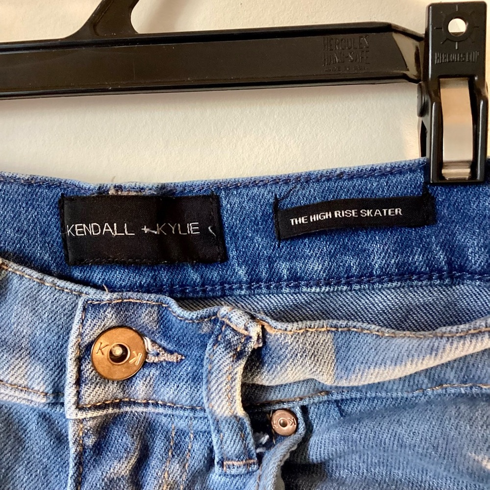 Distressed high rise skater jeans by Kendall & Kylie - Picture 8 of 9